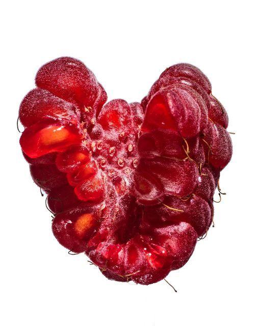 Garden's Delight: Pure Berry Symphony